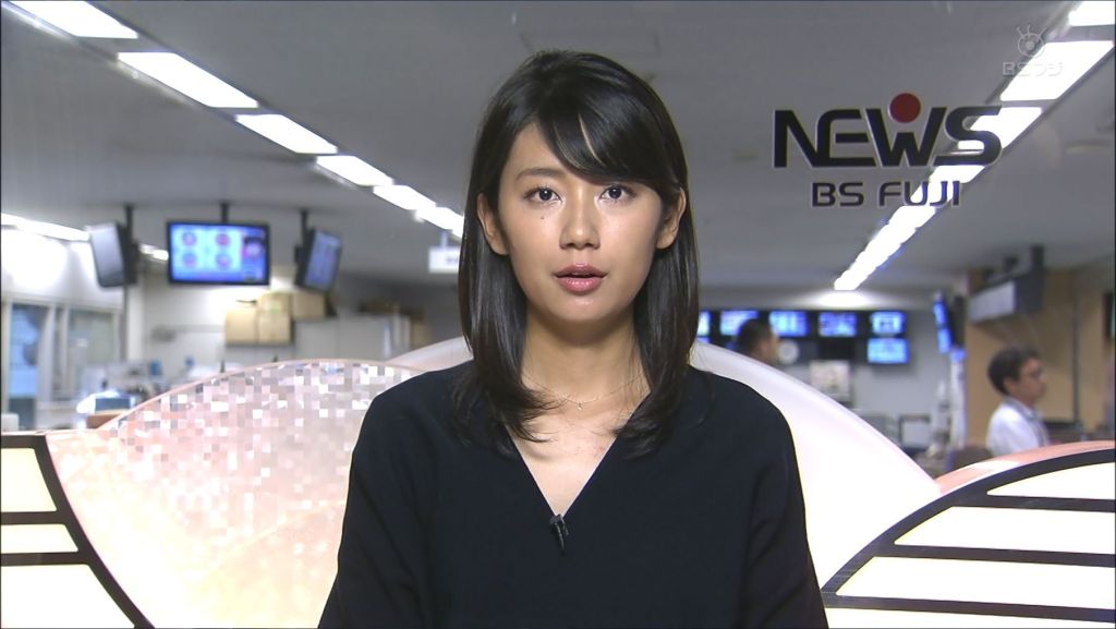 ニュース原稿を読む美人の新美有加